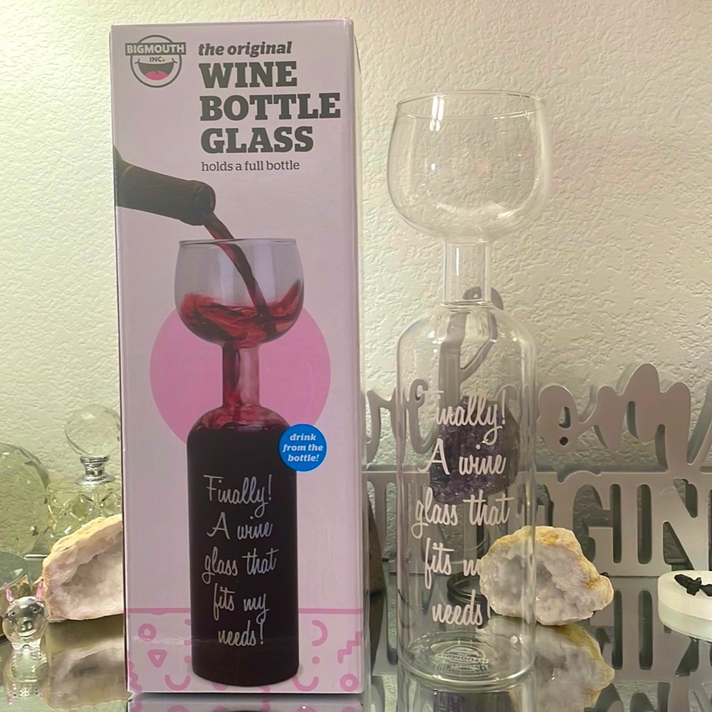 NIB WINE BOTTLE GLASS- holds a full bottle of wine